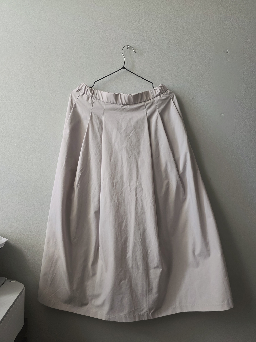 Uniqlo Classic Full A-Line Skirt in Light Taupe